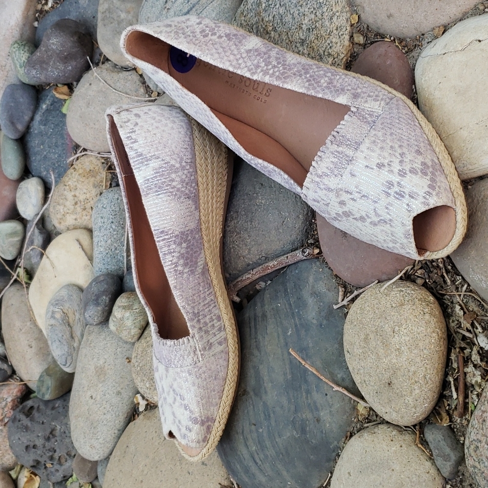 Natural Souls Kenneth Cole Lissa Ruffle A- line leather wedge
